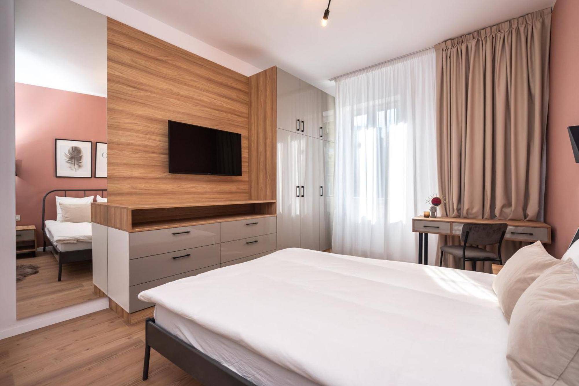 The Loft Luxury Apartments-near The Park In The Center Bucharest